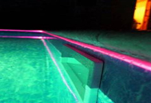 Entourage de piscine réalisé en fibre optique
