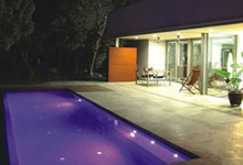 Photo piscine avec éclairage de nuit