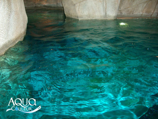 Aquacouleur change la couleur de l’eau de votre piscine