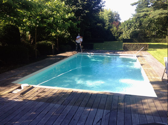 Nettoyage et finition au balai aspirateur manuel