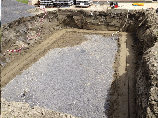 Voila le fond de piscine sec avant le coulage du béton de propreté