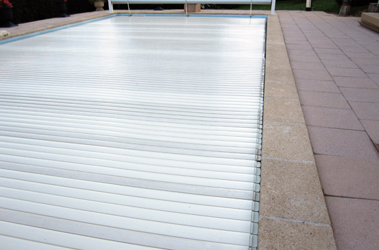 Tablier de volet piscine après remplacement des lames défectueuses