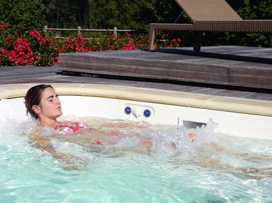 Espace balnéothérapie intégré à la micro piscine