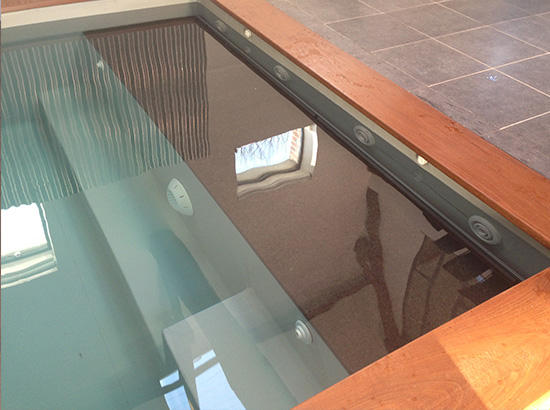 Espace de balnéothérapie dans une banquette de mini piscine