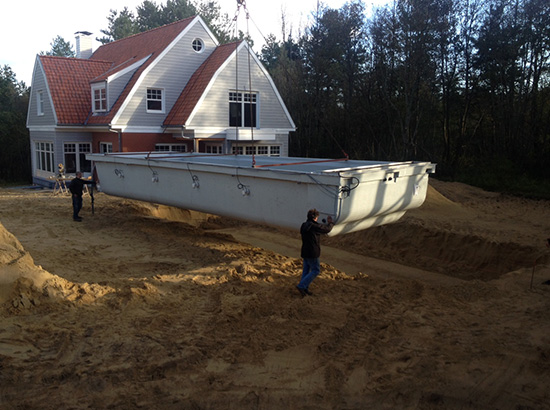 mise-en-place-de-la-piscine-a-la-grue