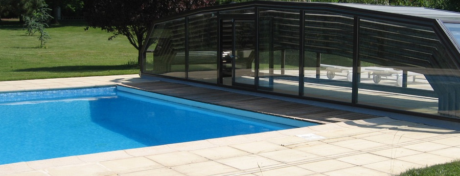 Abri de piscine haut avec façade coulissante