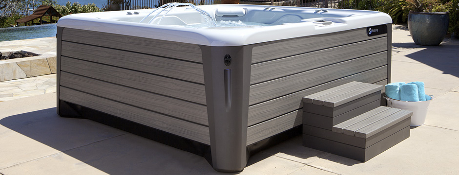 Spa extérieur avec marchepied et couverture rigide