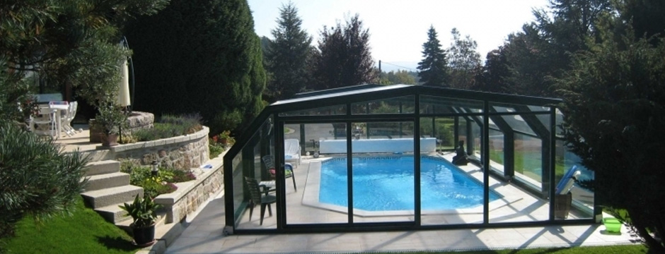 Abri de piscine mi-haut en polycarbonate transparent