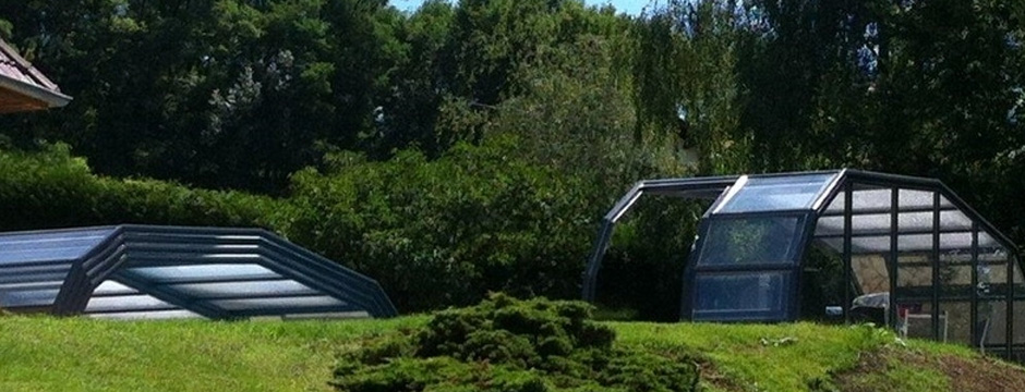 Abri de piscine mi-haut à modules coulissants